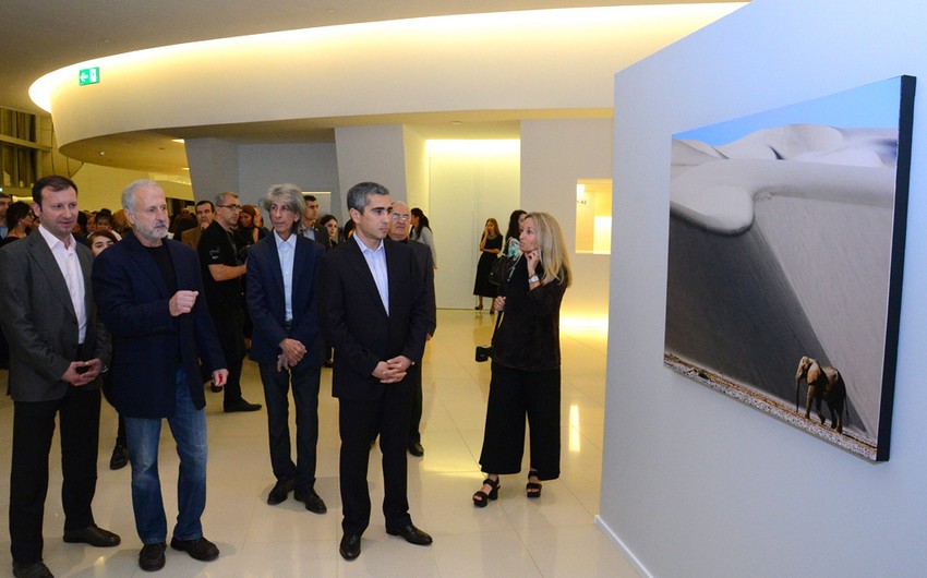 В Центре Гейдара Алиева состоялось открытие персональной выставки известного фотографа