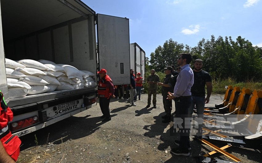 Diplomatic corps representatives inspect food shipments of Azerbaijan Red Crescent Society on Aghdam-Khankandi road