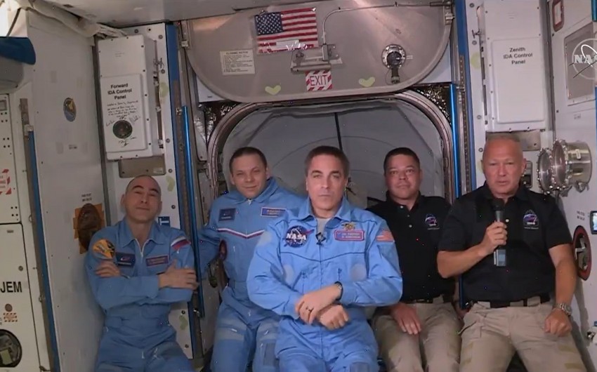 Экипаж Crew Dragon успешно перешел на борт МКС - ВИДЕО
