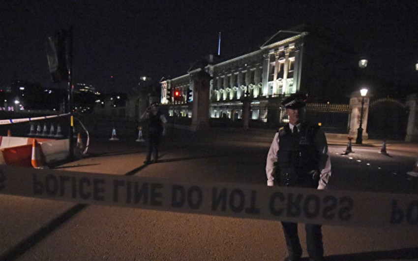 В Лондоне из-за подозрительного автомобиля оцеплена территория вблизи Букингемского дворца - ОБНОВЛЕНО