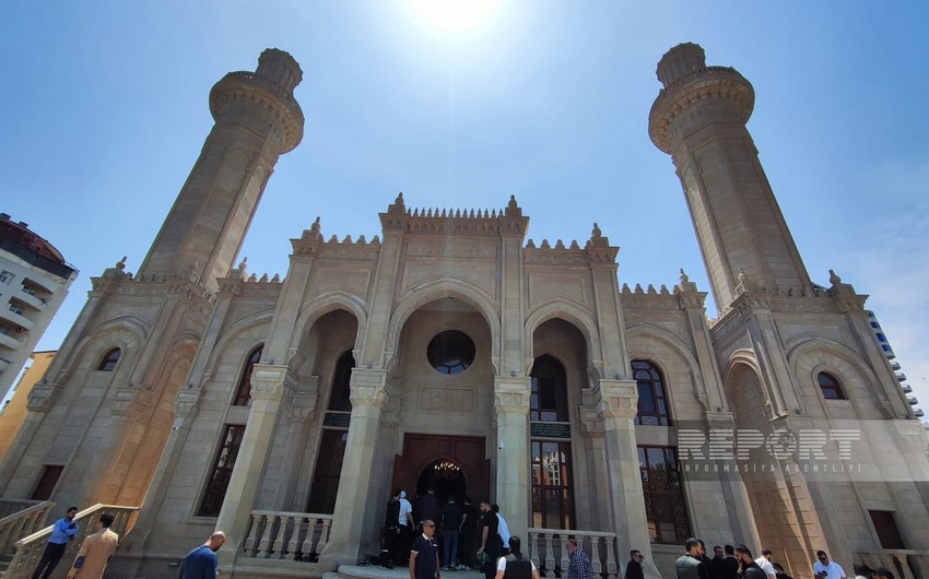 В бакинской мечети Джума впервые после ремонта совершен пятничный намаз 