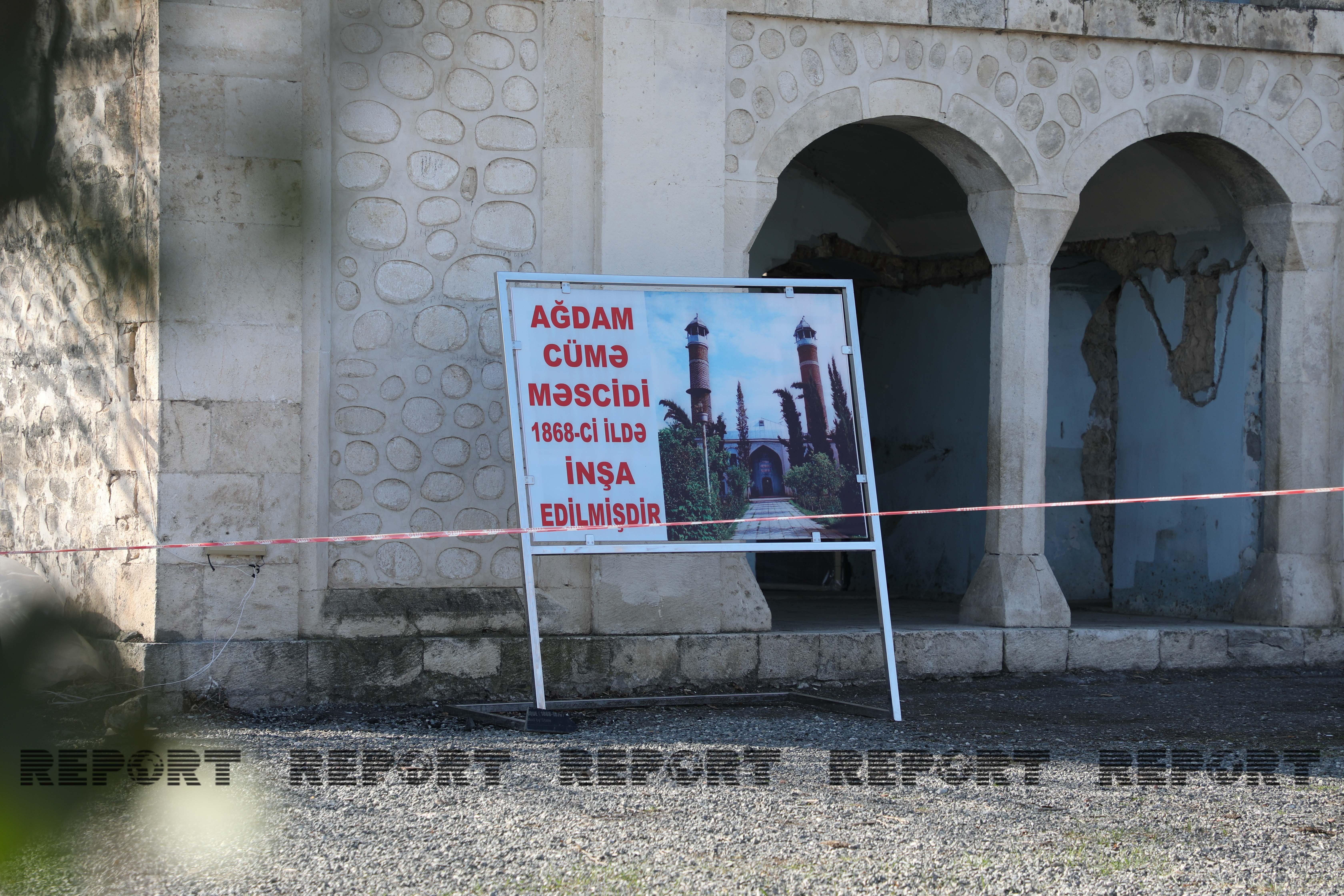 Армяне держат пост. Армяне осквернили мечеть. Агдам дом чая. Агдамский государственный драматический театр.