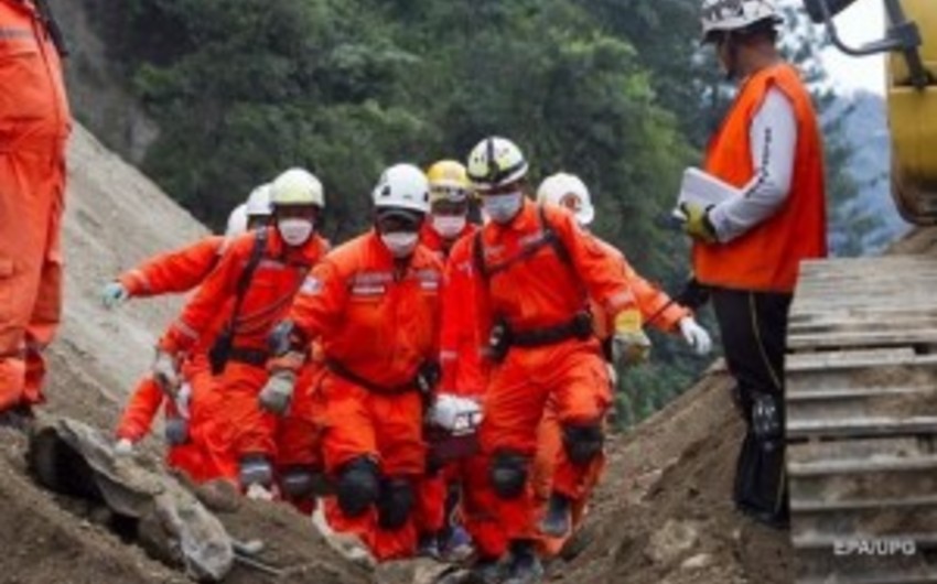 Под обломками обрушившейся в Китае шахты обнаружены 8 выживших