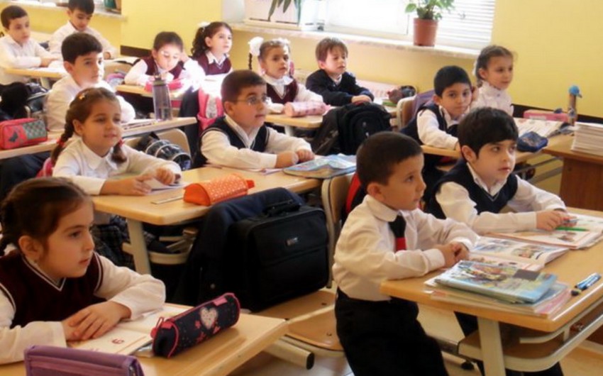 ​В средних школах Азербайджана начались осенние каникулы