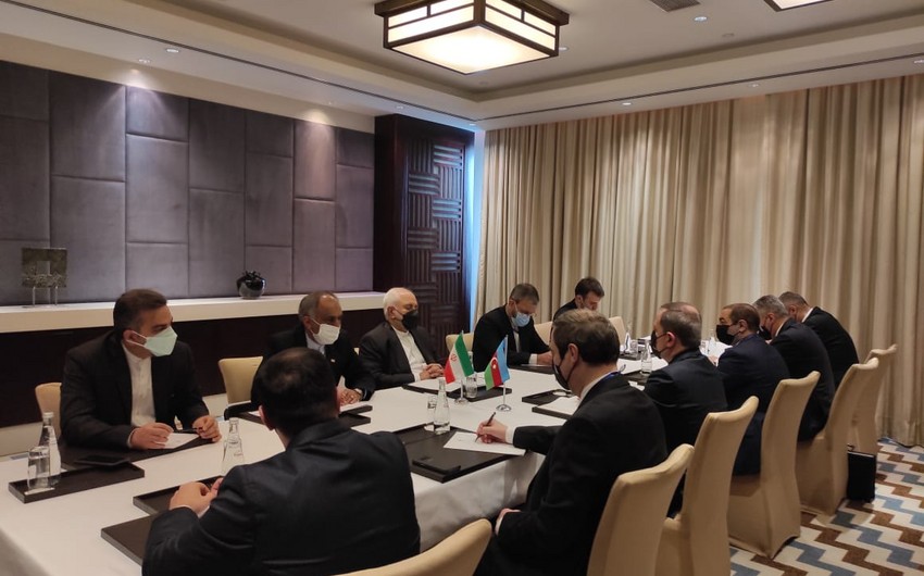 Azerbaijani, Iranian FMs hold meeting
