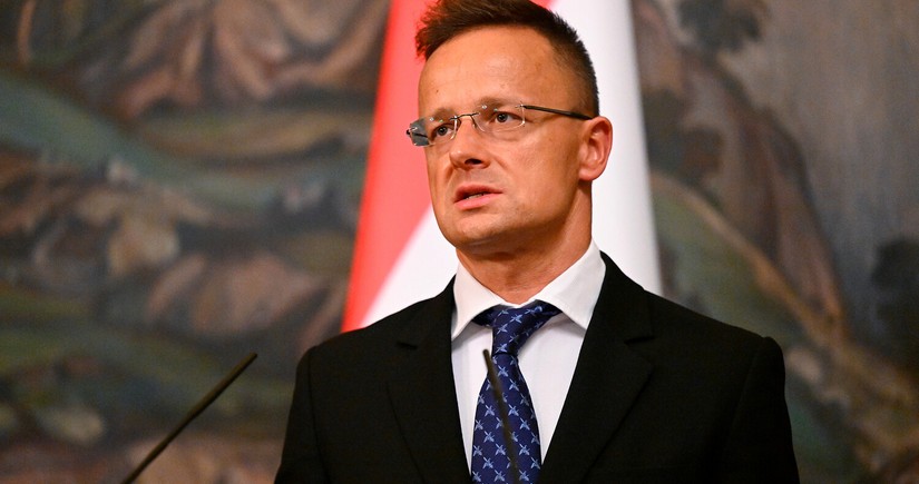 Глава МИД Венгрии подверг Макрона резкой критике