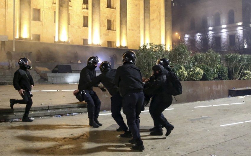 Из-за акций протеста в Тбилиси пострадали 58 сотрудников полиции