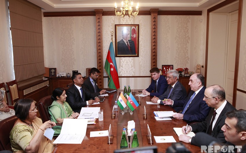 Азербайджан и Индия подписали соглашение об отмене виз для владельцев дипломатических и служебных паспортов
