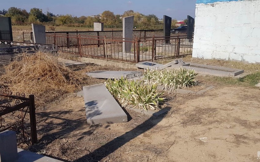 В Грузии разрушены азербайджанские могилы - ФОТО
