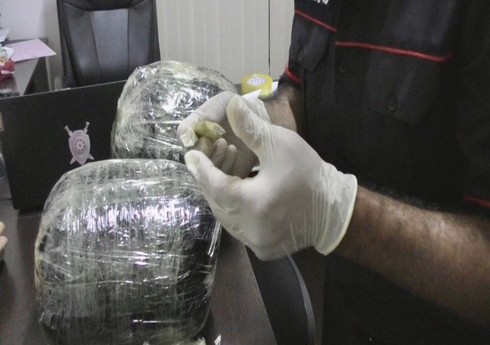 В Гахе задержан наркокурьер, планировавший сбыть в Баку 8 кг наркотиков