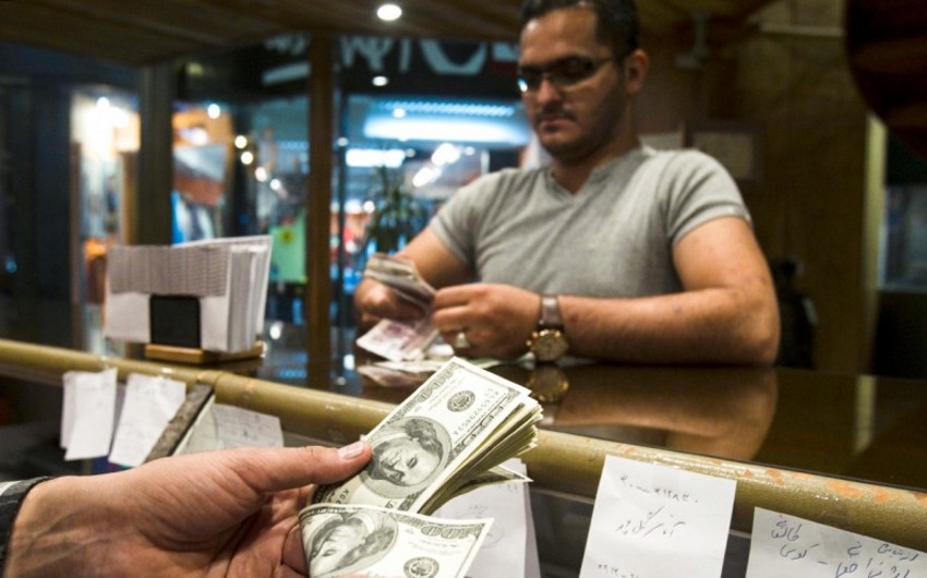 İran beynəlxalq hesablamalarda dollardan imtina edib