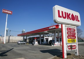 Reuters: Торговый оператор Lukoil сокращает свои операции в России