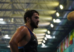 Azerbaijani freestyle wrestler gets through to world championship semi-finals