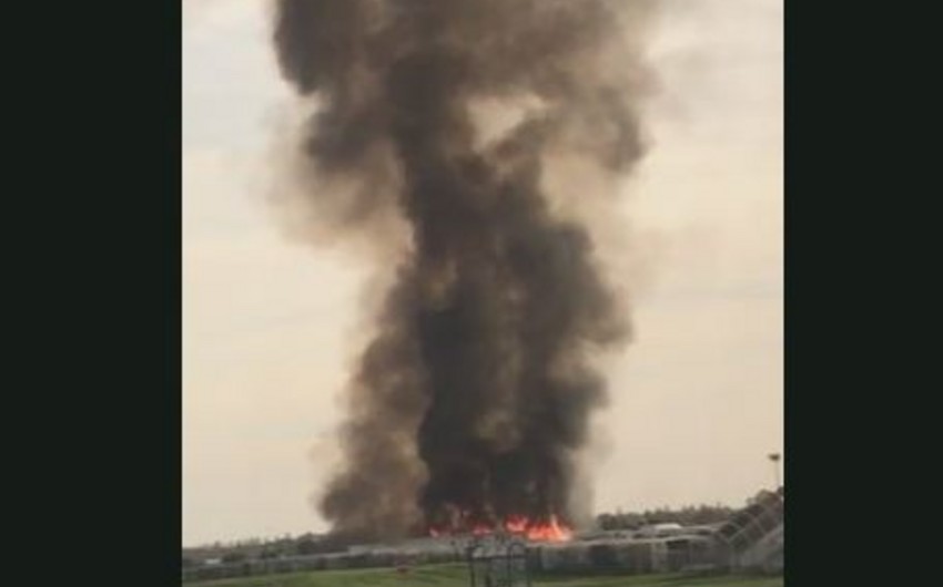 Крупный пожар произошел в аэропорту Орли