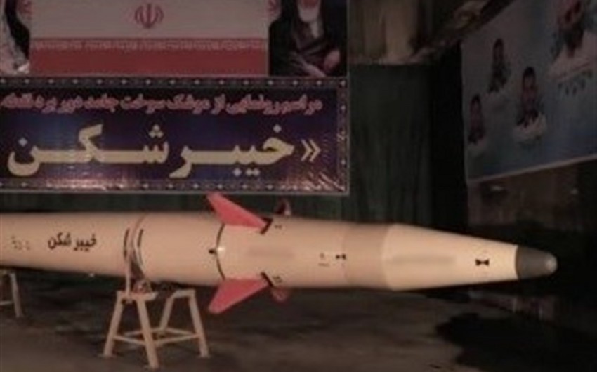 Иранские военные представили ракету с дальностью полета 1450 километров
