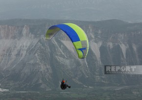 Adıyamanda yamac paraşütçüləri iki min metr yüksəklikdən atlayıb - VİDEO