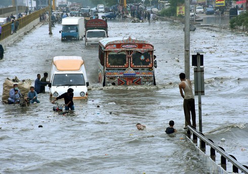 Число погибших от наводнений в Пакистане приблизилось к 400 человек