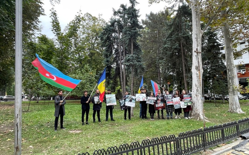 Azərbaycanlılar BMT-nin Moldovadakı nümayəndəliyi önündə etiraz aksiyası keçirib