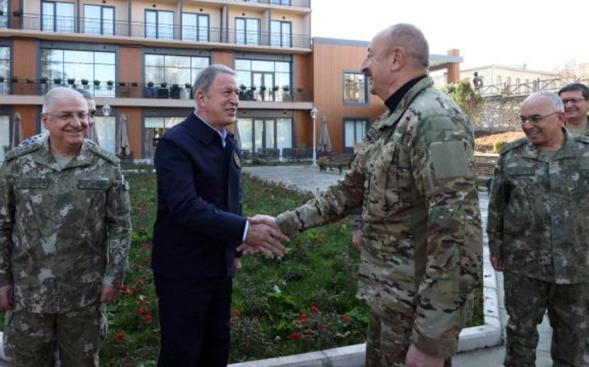 Президент Азербайджана принял министра обороны Турции в Шуше