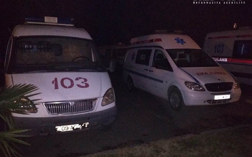 В столице Азербайджана автомобиль врезался в магазин, есть пострадавшие