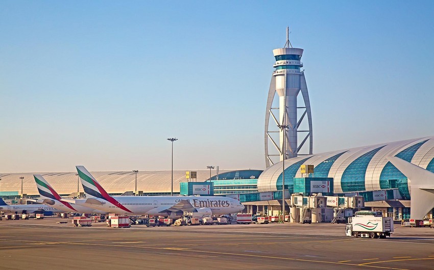 В аэропорту Дубая разбился винтовой самолет