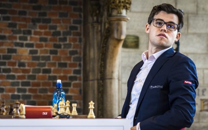 World champion Magnus Carlsen plays basketball in Shamkir