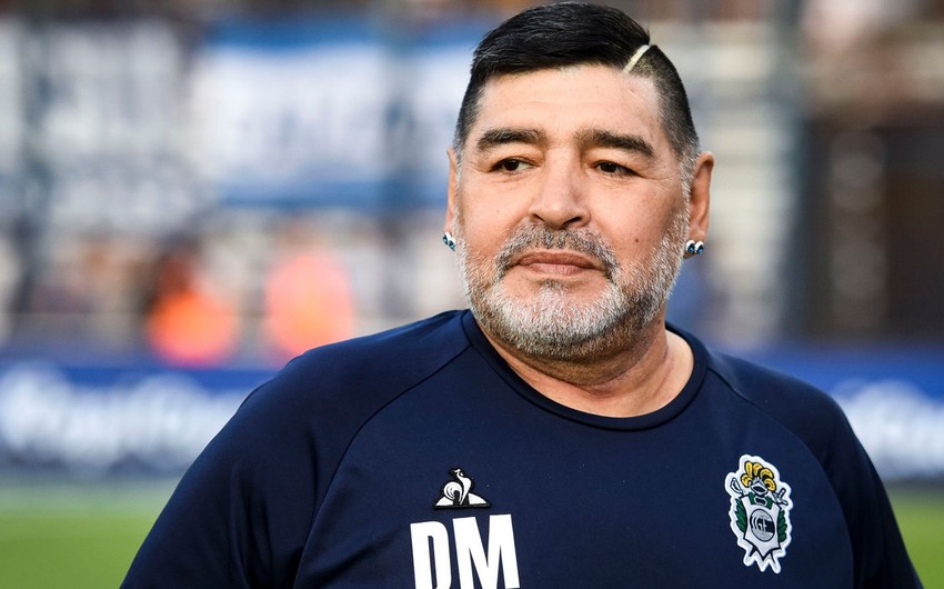 Argentinada 25 yaşlı futbolçu özünü Maradonanın qızı elan etdi