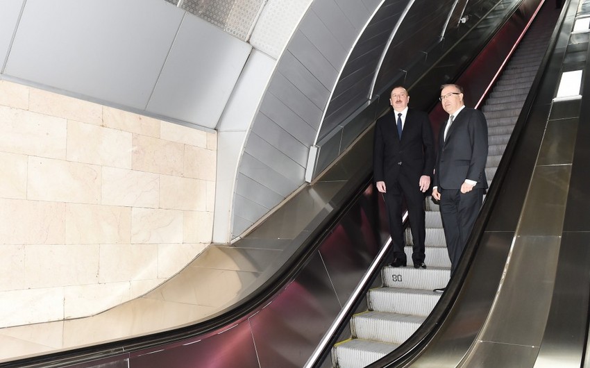 Prezident İlham Əliyev paytaxta gətirilən yeni metro qatarlarında yaradılan şəraitlə tanış olub - YENİLƏNİB