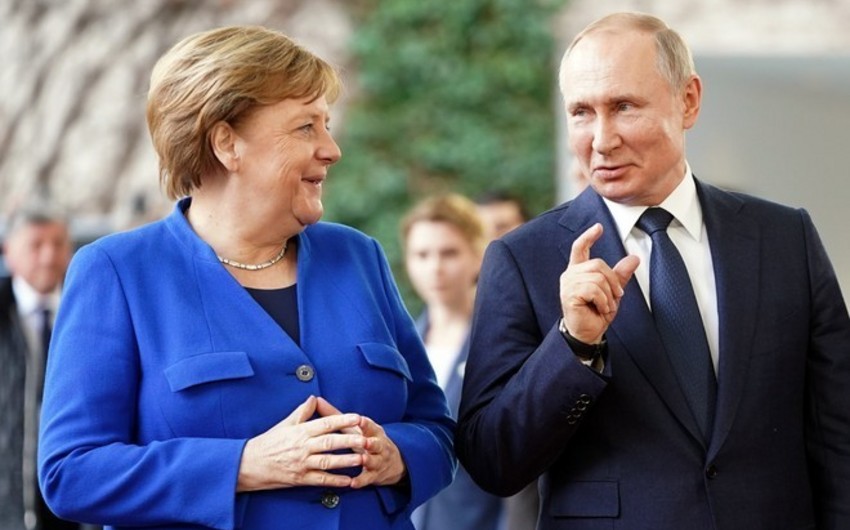 Merkel və Putin arasında telefon danışığı olub