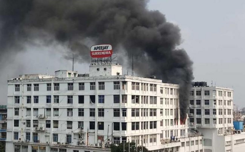 В индийской Калькутте горит восьмиэтажное офисное здание - ВИДЕО - ФОТО