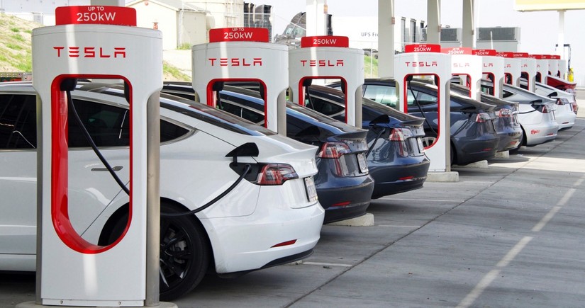 US probes Tesla recall of 2 million vehicles