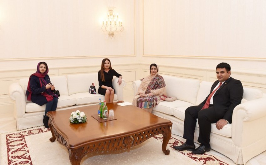 Azerbaijan`s first lady Mehriban Aliyeva meets Pakistani first lady Begum Sahiba