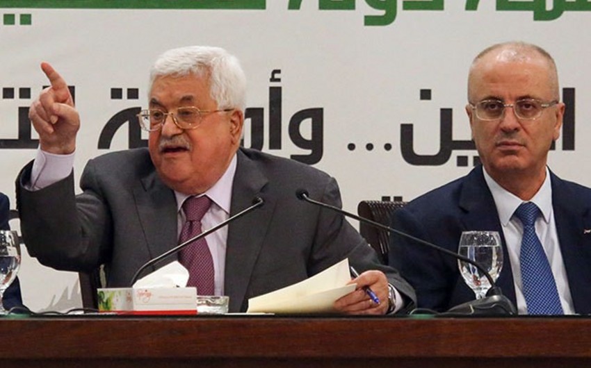 Махмуд Аббас принял решение отправить в отставку правительство Хамдаллы