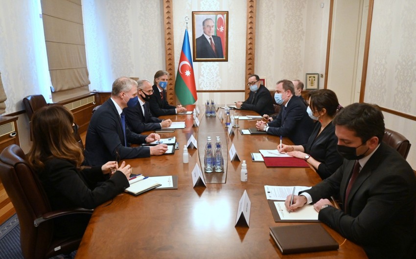 Jeyhun Bayramov mulls reconstruction of Karabakh with UN, EU, World Bank