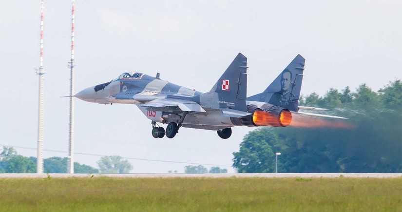 ABŞ Slovakiyaya Ukraynaya verəcəyi qırıcılar üçün 12 helikopter təklif edib