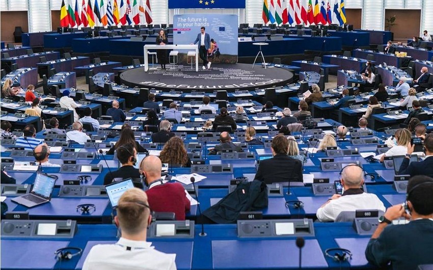 Европарламент проголосовал за включение права на аборт в Хартию основных прав ЕС