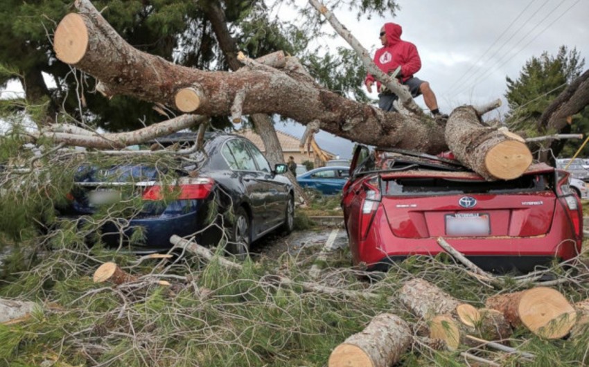 Жертвами сильного шторма в Калифорнии стали четыре человека - ВИДЕО