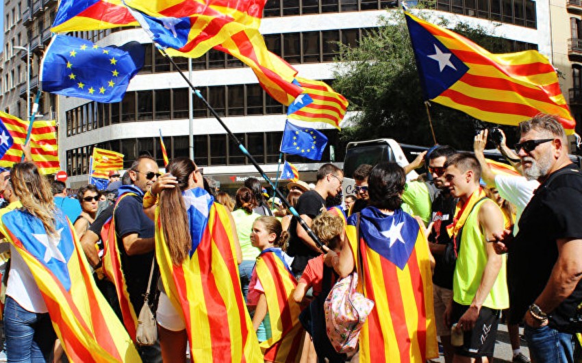 Полиция Испания закрыла 1300 избирательных участков накануне референдума о независимости Каталонии