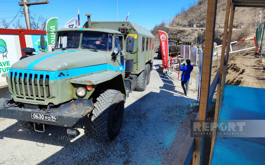 По дороге Ханкенди-Лачын беспрепятственно проехал 81 автомобиль российских миротворцев