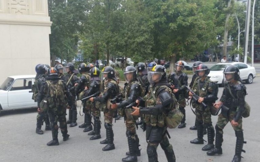 МВД: В Мингячевире ранены 4 полицейских, задержан 21 человек