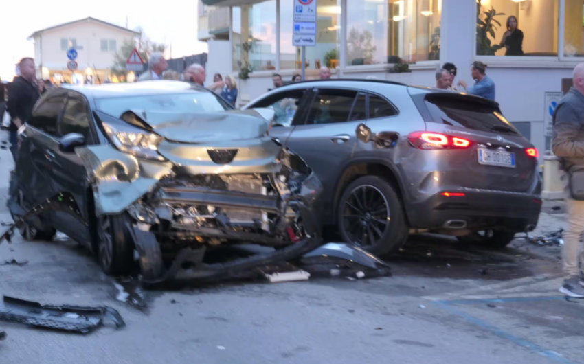 İtaliyada ağır yol qəzası olub, ölən və yaralananlar var