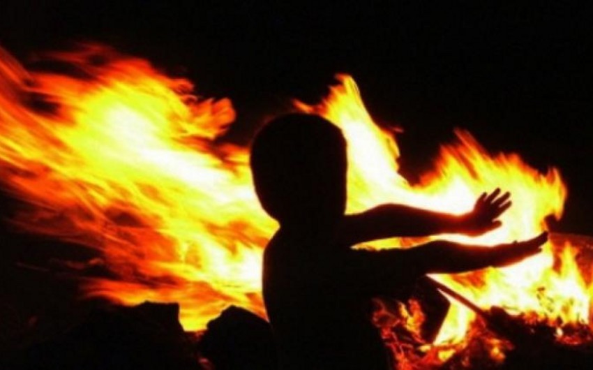 Azərbaycanda üstünə manqal aşması nəticəsində yanan azyaşlı ölüb