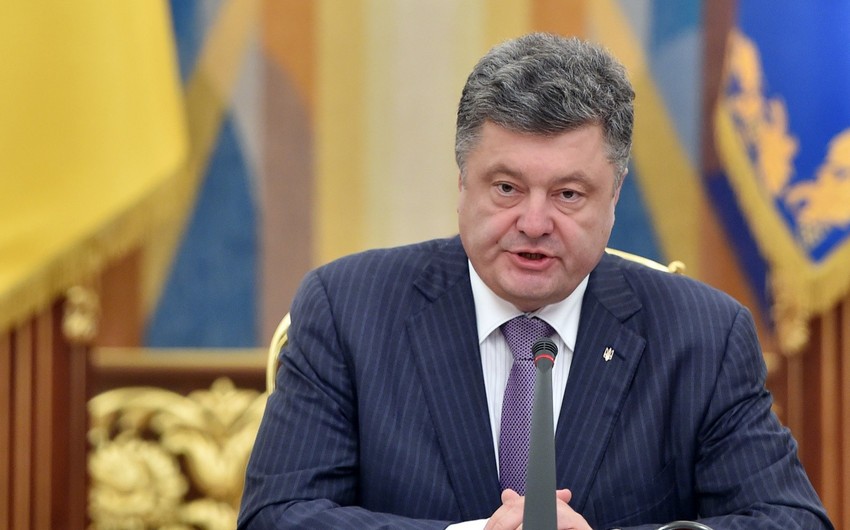 Порошенко: Украина воюет, чтобы похоронить в головах СССР