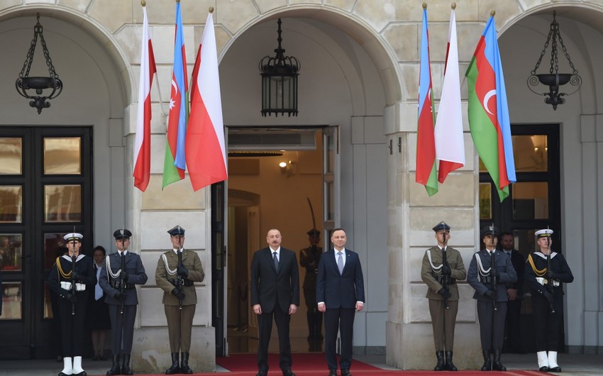 В Варшаве состоялась церемония официальной встречи президента Ильхама Алиева