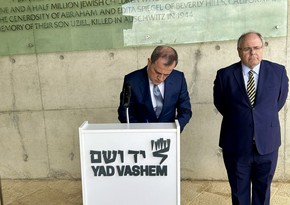 Azərbaycanın XİN rəhbəri Holokost Memorial Kompleksini ziyarət edib