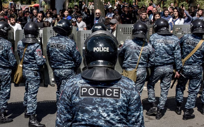 Начальник полиции Армении прокомментировал применение светошумовых гранат против протестующих