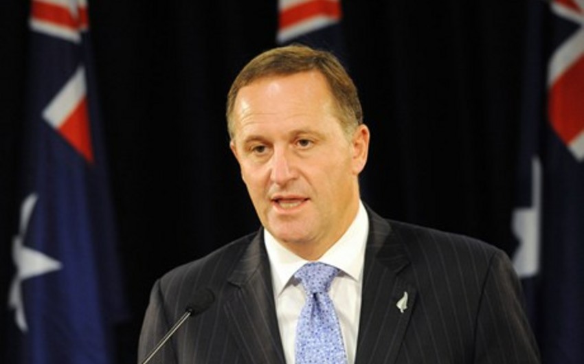 Yeni Zelandiyanın baş nazirini parlamentin iclasından qovublar