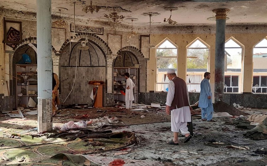 At least 30 dead in Pakistan mosque blast