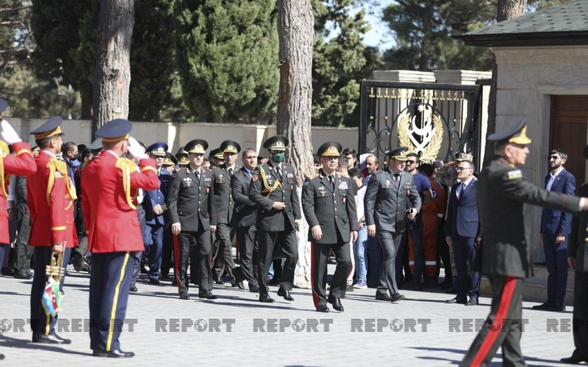 Руководство Минобороны Азербайджана посетило вторую Аллею почетного захоронения