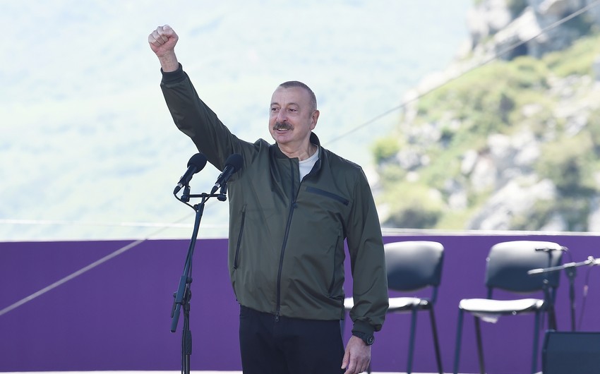 Ильхам Алиев поздравил азербайджанский народ с Днем Победы